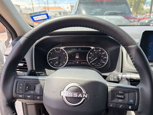 Used 2025 Nissan Rogue SV FWD image 7