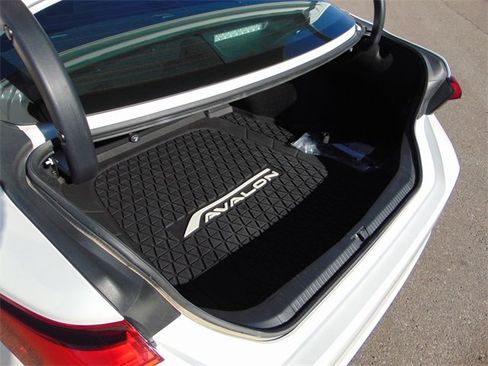 Used 2021 Toyota Avalon XLE image 24