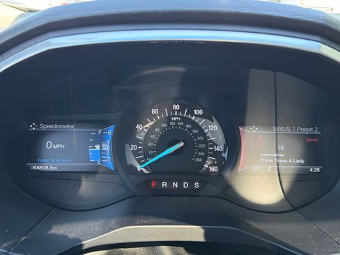 Used 2018 Ford Edge Titanium w/ Equipment Group 302A AWD/4WD image 8