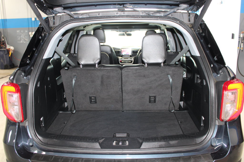 Used 2023 Ford Explorer XLT w/ Equipment Group 202A AWD/4WD image 29