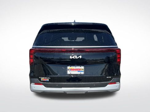 New 2026 Kia Carnival LXS FWD image 4