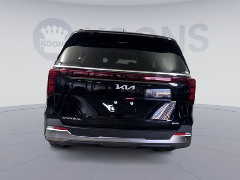 New 2026 Kia Carnival SX FWD image 5