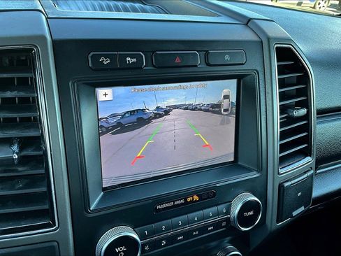 Used 2019 Ford Expedition XLT image 14