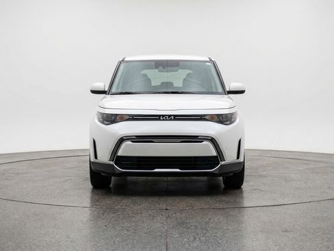 Used 2025 Kia Soul FWD image 2