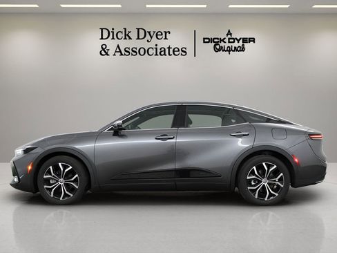 Used 2023 Toyota Crown Limited image 5