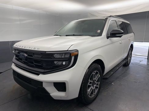 New 2026 Ford Expedition Active image 8