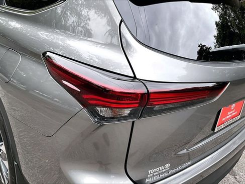 Used 2025 Toyota Highlander XLE AWD/4WD image 20