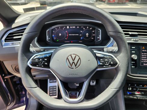 Used 2024 Volkswagen Tiguan SEL R-Line AWD/4WD image 9