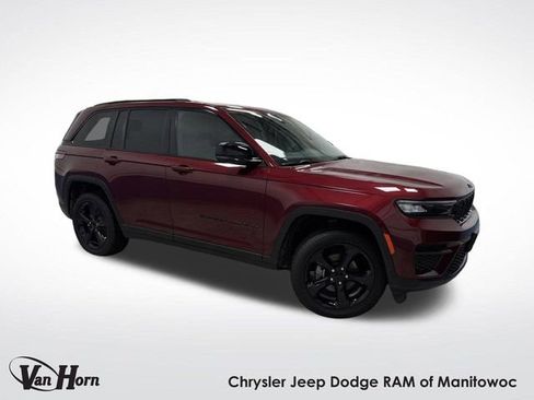 Used 2023 Jeep Grand Cherokee Altitude image 1