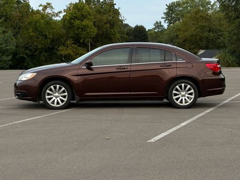 Used 2013 Chrysler 200 Touring image 2