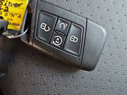 Used 2024 Volkswagen Jetta SE image 31