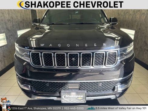 Used 2023 Jeep Wagoneer L Series III w/ Convenience Group I image 2