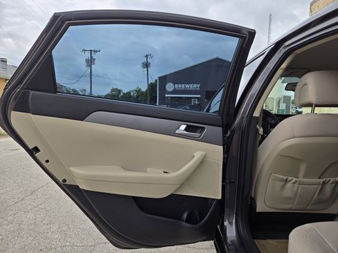 Used 2016 Hyundai Sonata SE image 6