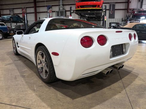 Used 1998 Chevrolet Corvette Coupe w/ Memory Pkg RWD image 6