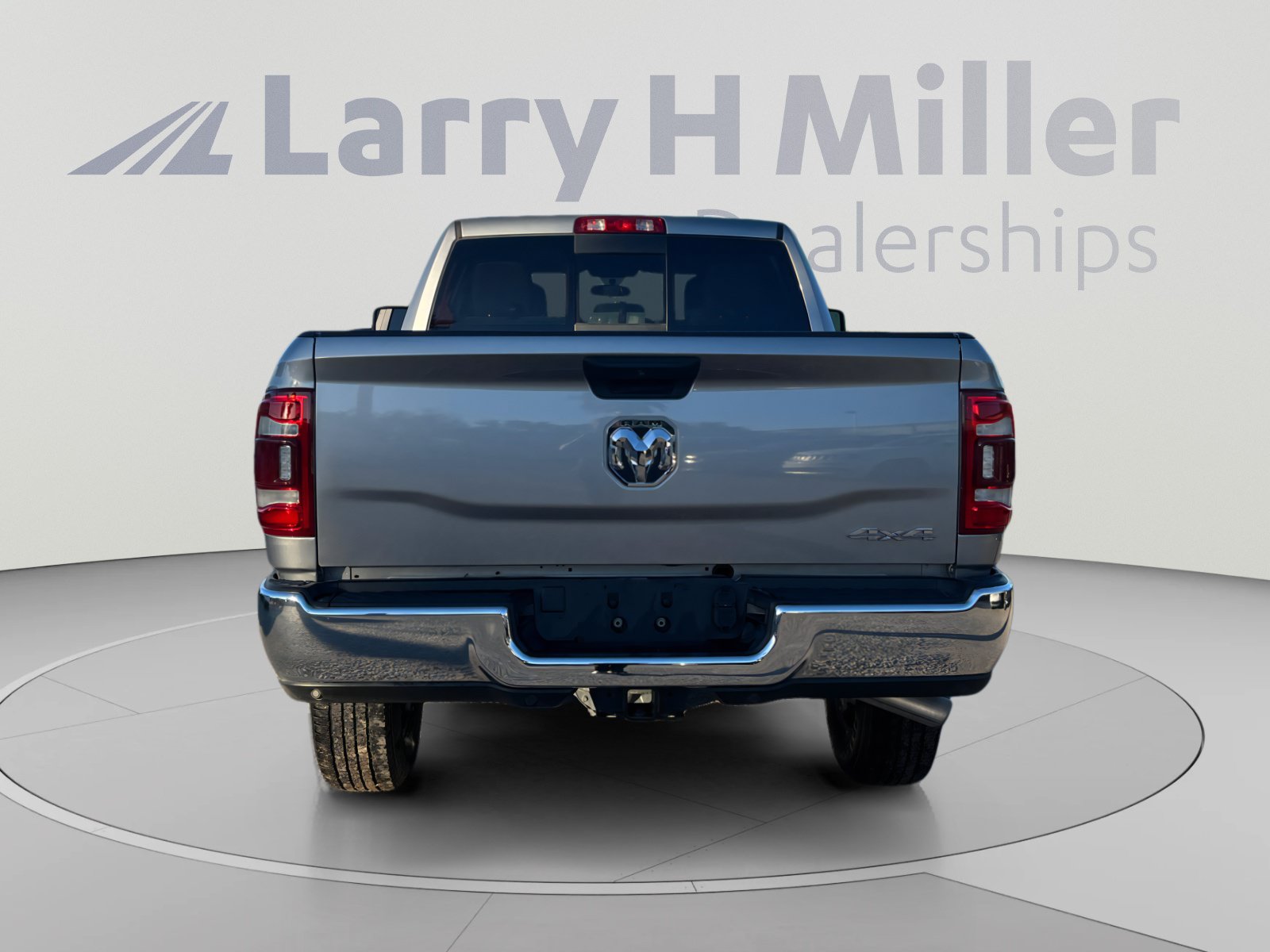 Used 2024 RAM 2500 Tradesman w/ Chrome Appearance Group AWD/4WD image 4
