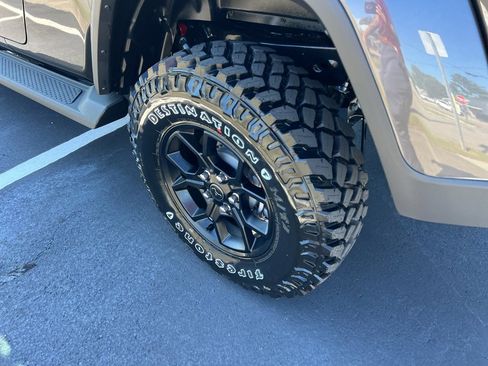 New 2025 Jeep Gladiator Sport image 7