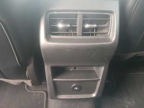 Used 2023 Ford Edge SEL image 17