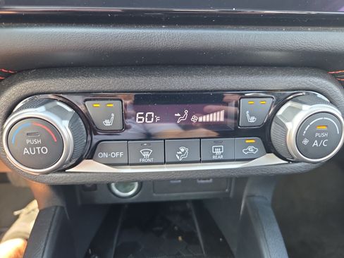 Used 2024 Nissan Versa SR FWD image 27