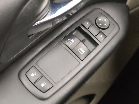Used 2017 Dodge Grand Caravan SE FWD image 27