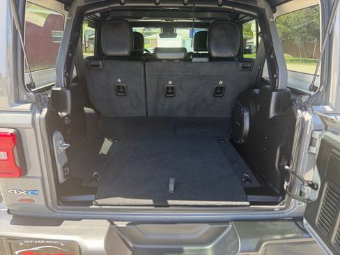 Used 2023 Jeep Wrangler Unlimited Sahara w/ Cold Weather Group AWD/4WD image 17