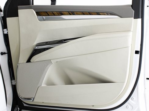 Used 2025 Cadillac Escalade ESV Sport Platinum RWD image 19