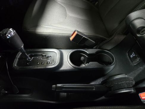 Used 2018 Jeep Wrangler Rubicon w/ Power Convenience Group image 23