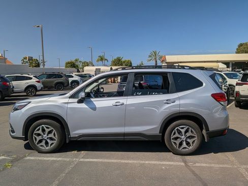Used 2023 Subaru Forester Premium image 8