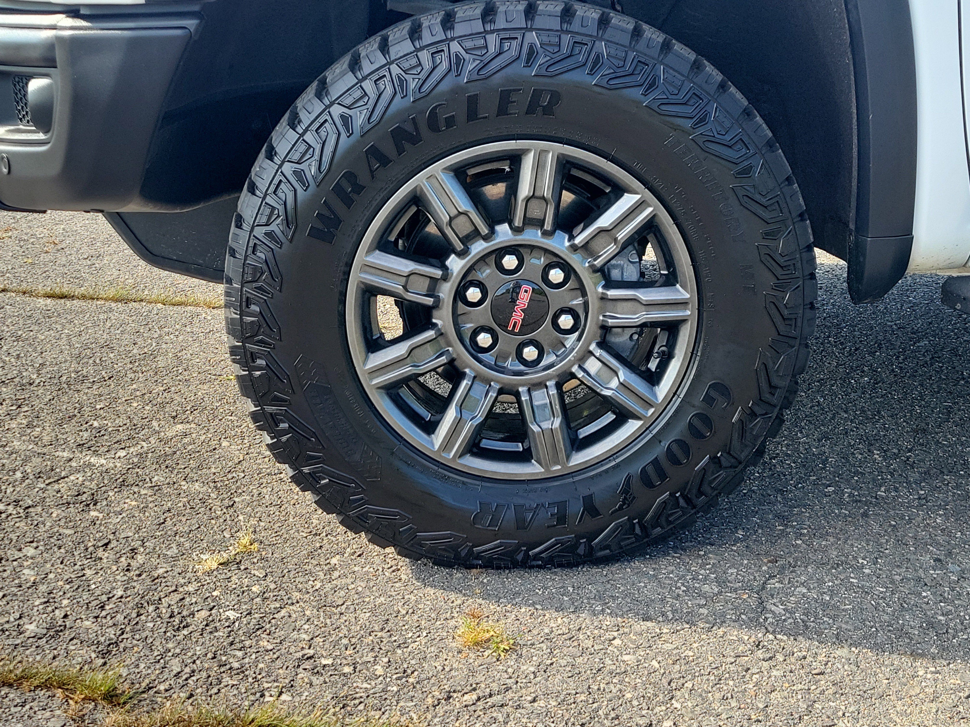 Used 2024 GMC Sierra 1500 AT4X AWD/4WD image 12