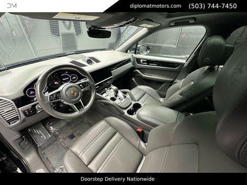 Used 2021 Porsche Cayenne image 16