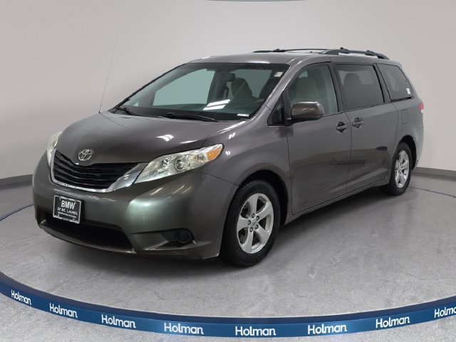 Used 2014 Toyota Sienna LE FWD image 1