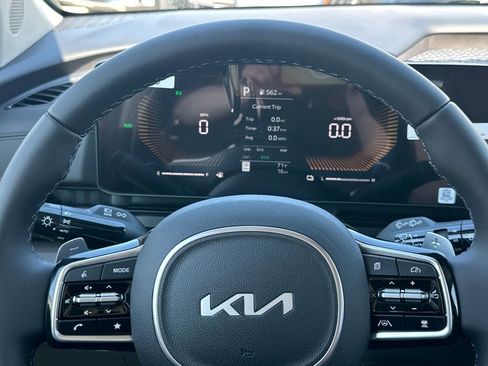 New 2026 Kia Carnival EX FWD image 23