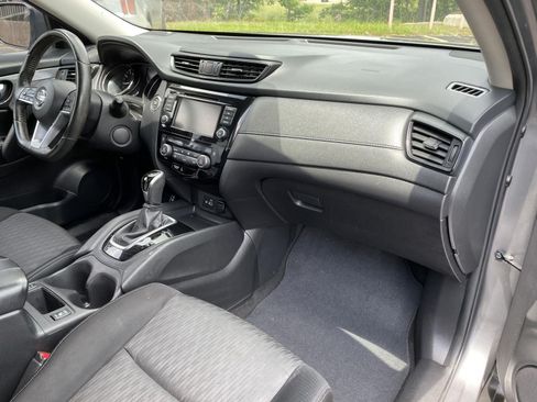 Used 2019 Nissan Rogue SV FWD image 46