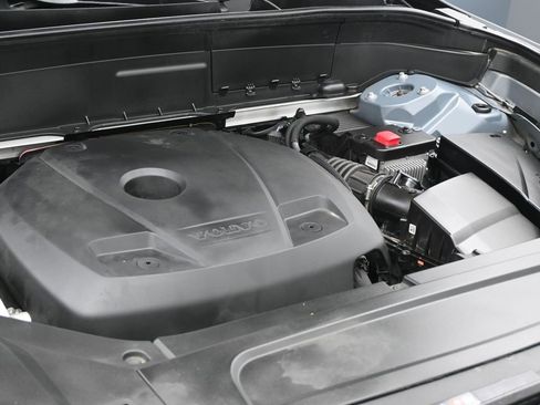 Used 2021 Volvo XC90 T6 Momentum w/ Advanced Package image 25