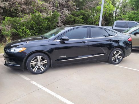 Used 2018 Ford Fusion SE image 1