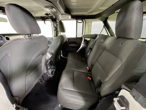 Used 2019 Jeep Wrangler Unlimited Sahara image 20