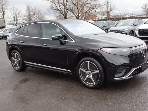 Used 2023 Mercedes-Benz EQS 580 4MATIC SUV w/ Exclusive Trim Package image 4