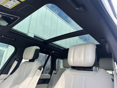 Used 2022 Land Rover Range Rover Westminster Edition image 16