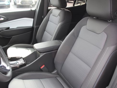 New 2026 Chevrolet Trax LT image 9