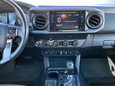 Used 2019 Toyota Tacoma TRD Off-Road w/ Technology Package image 11
