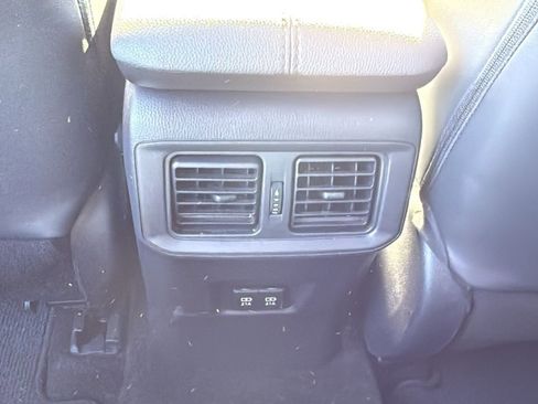 Used 2019 Toyota RAV4 Limited image 33