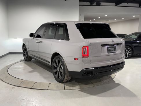 Used 2023 Rolls-Royce Cullinan w/ Cullinan Package image 28