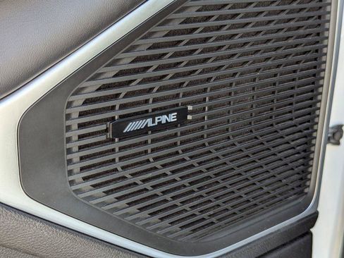 Used 2023 Jeep Wagoneer L Series II AWD/4WD image 12