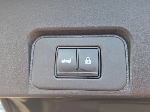 Used 2025 Nissan Rogue SV FWD image 12