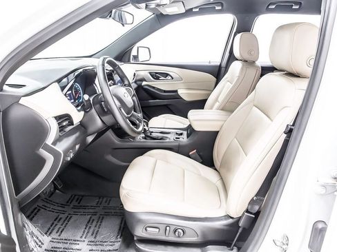 Used 2022 Chevrolet Traverse LT FWD image 26