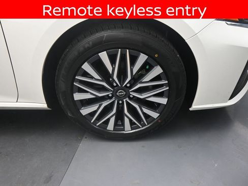 Used 2025 Nissan Altima 2.5 SV FWD image 23