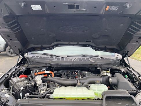 Used 2025 Ford F150 Lariat w/ Equipment Group 501A Mid image 17