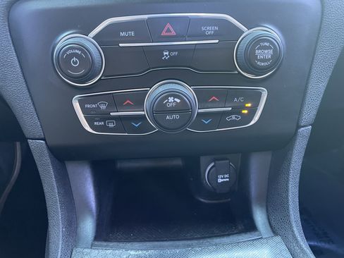 Used 2017 Dodge Charger SXT RWD image 21