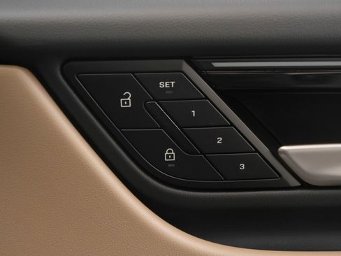 Used 2025 Porsche Macan Electric image 21