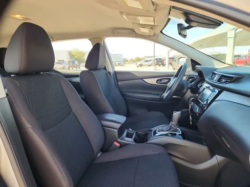 Used 2020 Nissan Rogue Sport S image 18