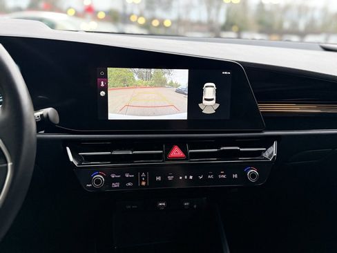 Used 2023 Kia Niro EX image 33